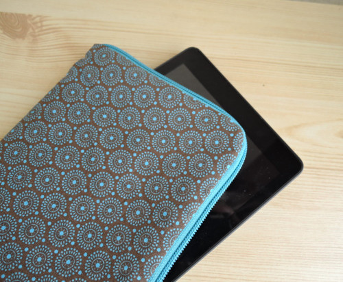 Obal na tablet - Tyrkysová kolečka v čokoládě — foto 1