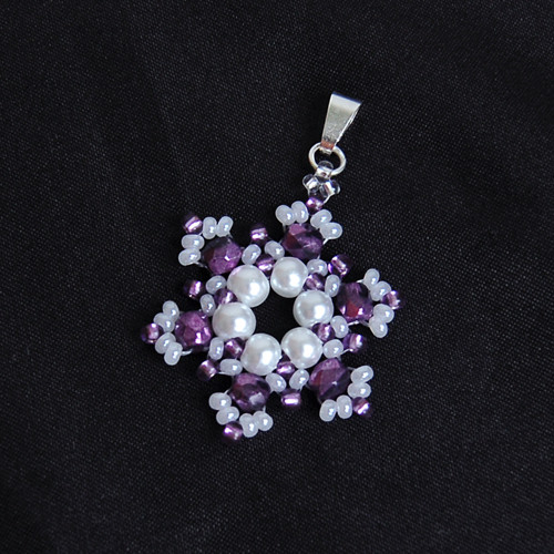Snowflakes 08 - přívěsek pr. 3cm
