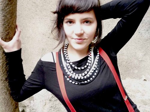 Černo-bílý náhrdelník — foto 1