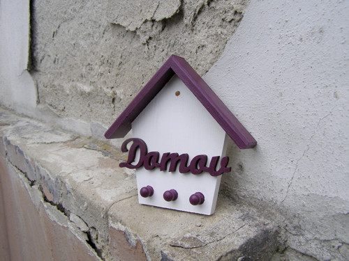 Věšáček na klíče - domeček - domov - fialová