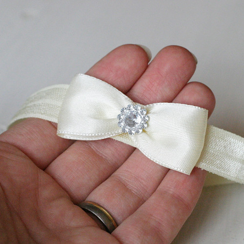 Čelenka pro newborn - smetanová mašlička — foto 1