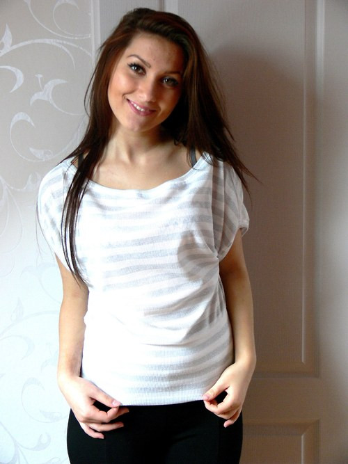Odhalené ramínko — foto 1
