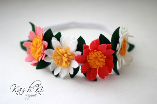 Věneček s květy z plsti — foto 1