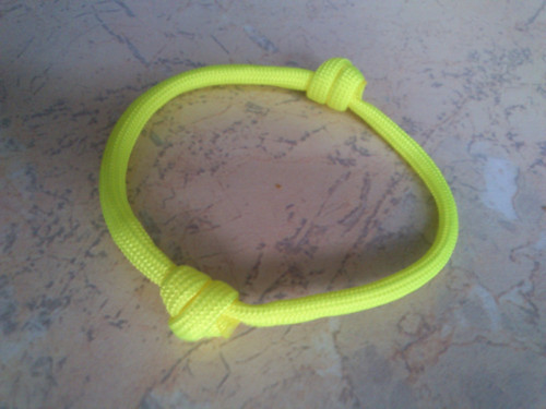 Jednoduchý náramek paracord neon žlutá