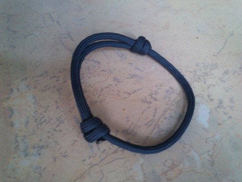 Jednoduchý náramek paracord Navy