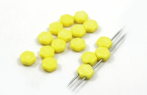 Skleněné korálky HEXAGON 6mm (50ks) - žlutá
