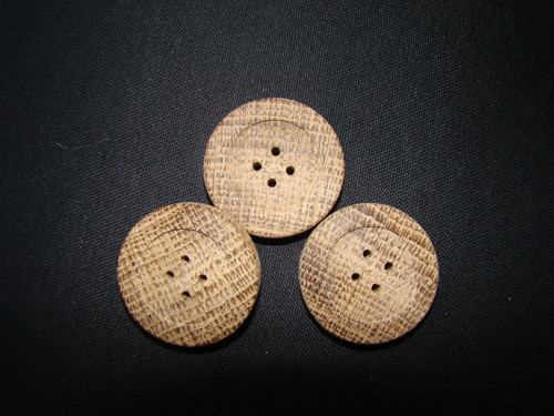 Knoflík dřevěný