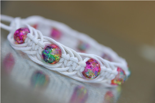 Něžnost sama.. Náramek makramé/shamballa — foto 1