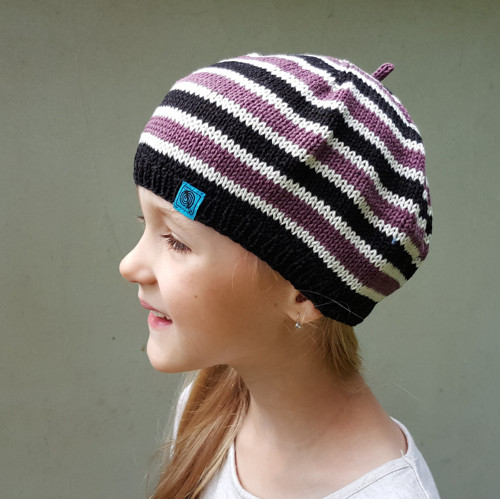Dětský pletený baret č. 293D fialovobíločerný,