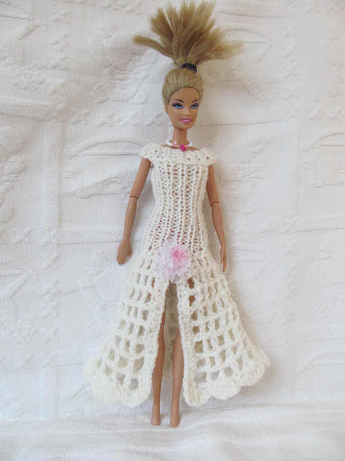 Elegantní šaty pro Barbie — foto 1