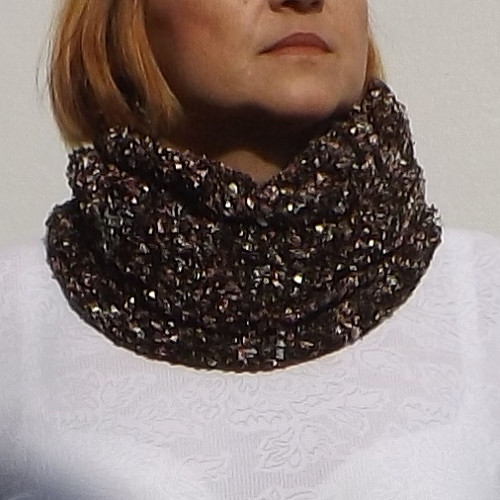 Nákrčník s uzlíky. — foto 1