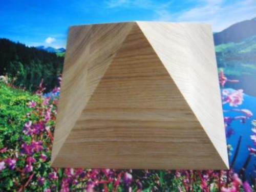Velká dřevěná energetická pyramida — foto 1