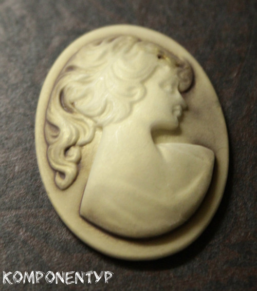 Akrylový kabošon Dáma kamej, 40x 30 mm
