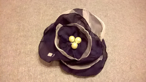 Květinová brož