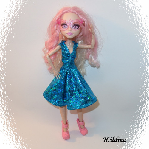 Modré šatičky ALFRÉDA pro panenky MONSTER HIGH — foto 1