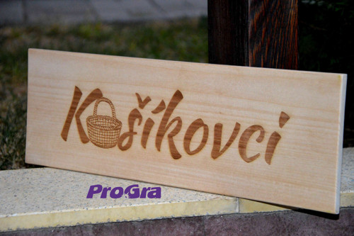 Tabulka s gravírováním na míru