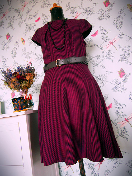Šaty stopa kohoutí violet — foto 1