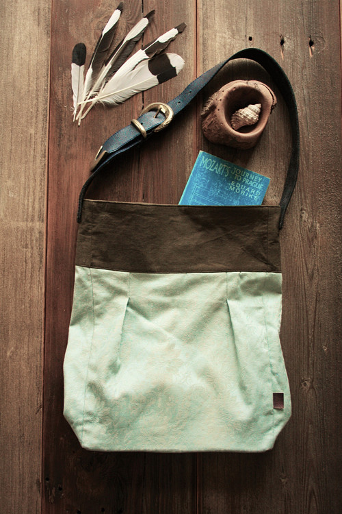 Crossbody kabelka - blankyt, květy — foto 1