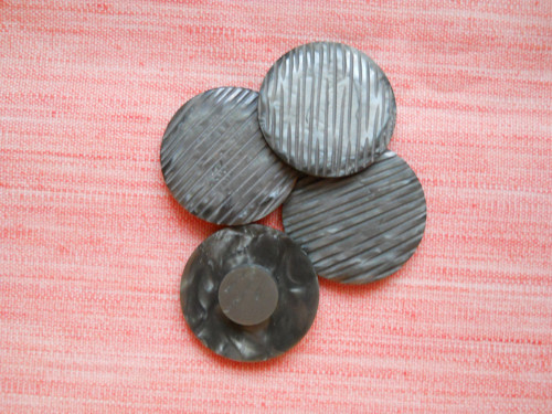 Šedý knoflík