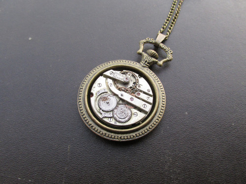 NÁHRDELNÍK - OCELOVÉ MĚSTO, steampunk — foto 1