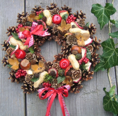 Oříšky a jablíčka - adventní věneček — foto 1