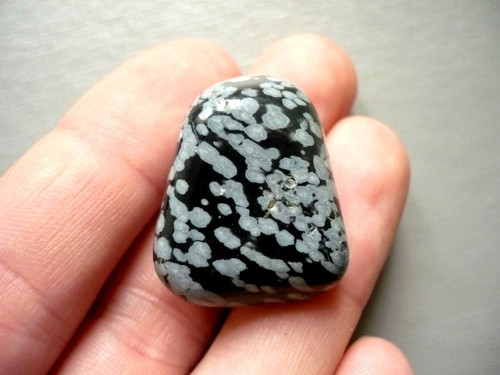 Tromlovaný kámen - obsidián vločkový, č.9