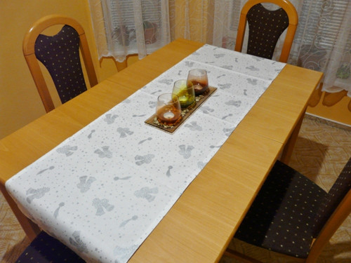 Středový ubrus - stříbrné zvonečky na bílé