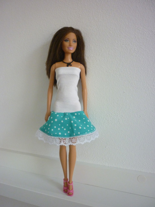 Šaty na panenku Barbie — foto 1