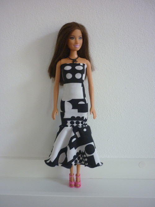 Šaty na panenku Barbie — foto 1