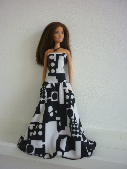 Šaty na panenku Barbie — foto 1