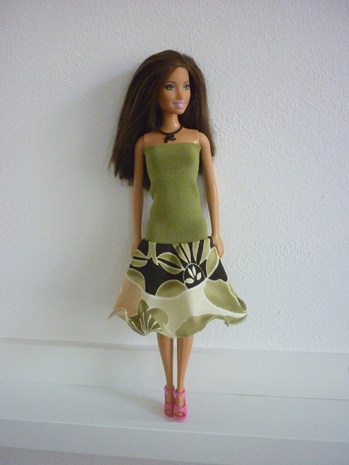 Šaty na panenku Barbie — foto 1