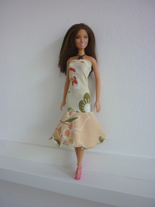 Šaty na panenku Barbie — foto 1