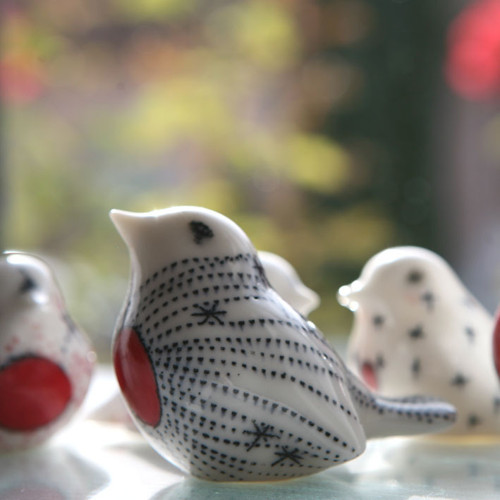 Na parapet...... ptáče (porcelán) — foto 1
