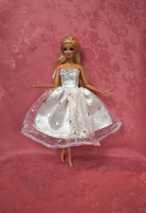 Hvězdičkové šaty pro Barbie — foto 1