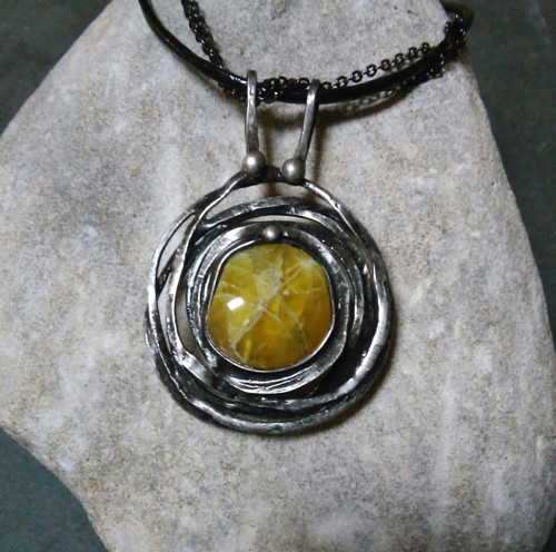 Yellow medailon — foto 1