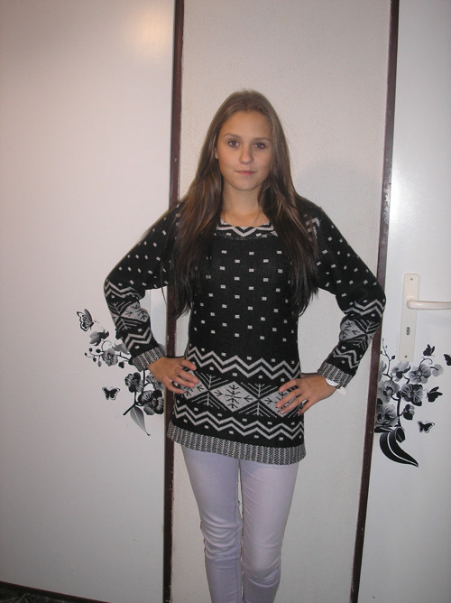 Delší svetřík — foto 1