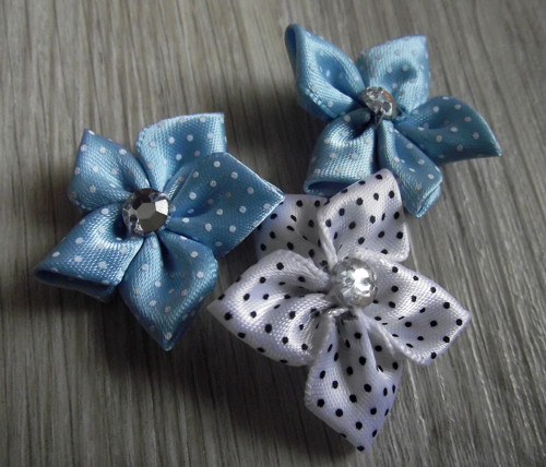 Kytička s kamínkem - modrá+bílá - 3ks