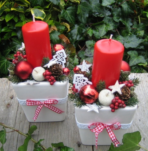 Adventní svícny v červenobílé — foto 1