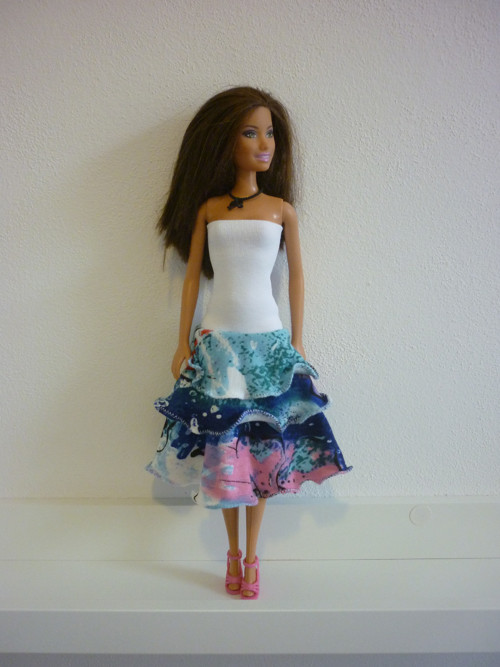Šaty na panenku Barbie — foto 1
