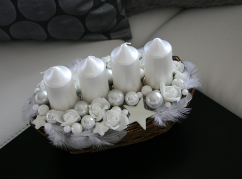 Něžný bílý adventní svícen — foto 1
