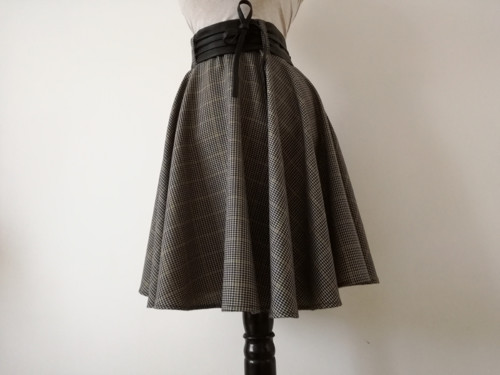 Kolová sukně kostičkovaná — foto 1