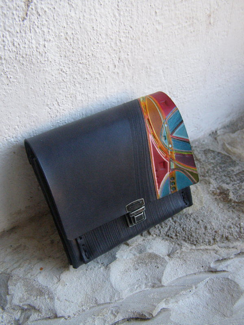 Tmavě šedá s abstraktním vzorem — foto 1