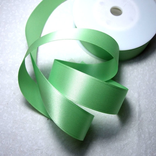 Stuha saténová pistáciová - š. 2,5 cm; 1 m
