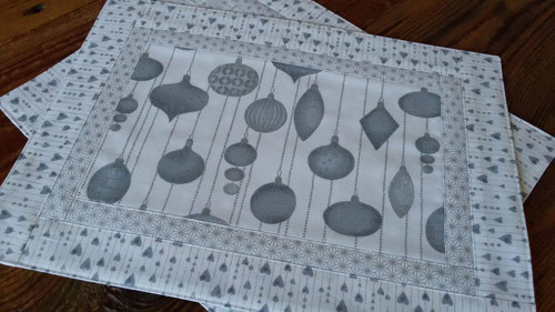 Vánoční prostírání "Bílostříbrné ozdoby" — foto 1