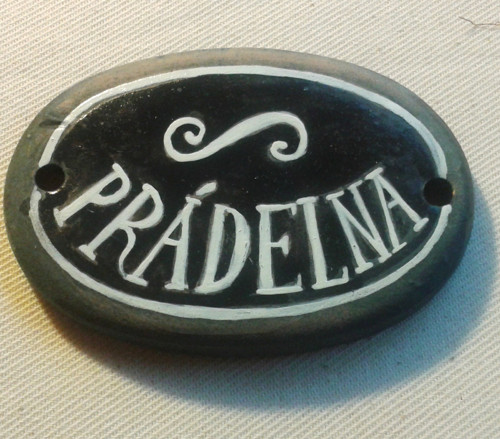 Prádelna (keramická cedulka) — foto 1