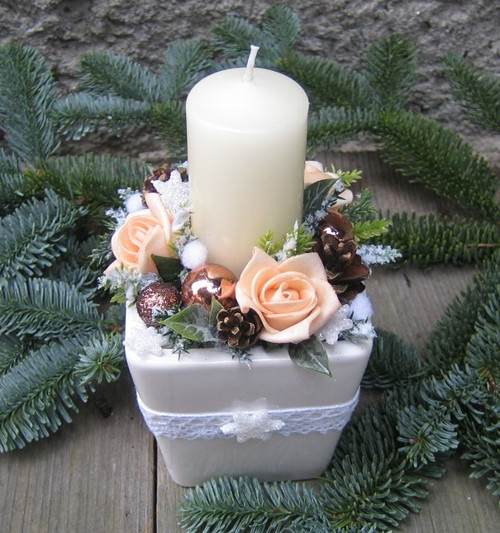 Adventní svícen s růžemi — foto 1
