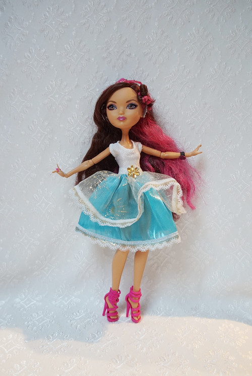 Šaty pro Ever After High — foto 1