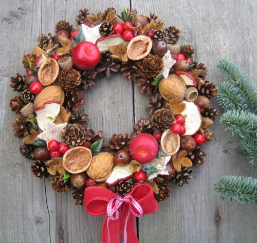 Adventní věneček s jablíčky a hvězdičkami — foto 1