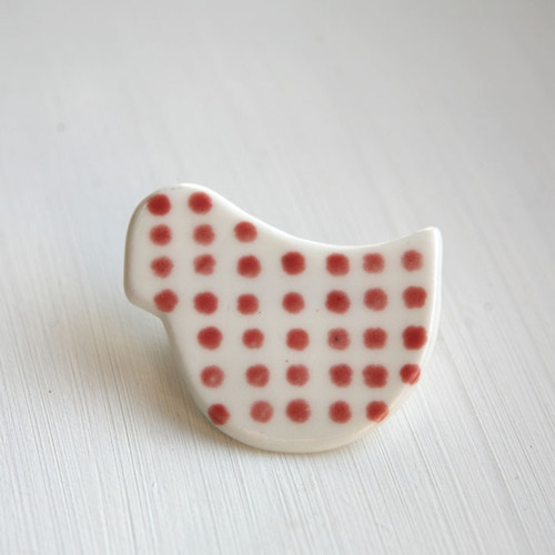 Porcelánče Dotty Red (porcelánová brož) — foto 1