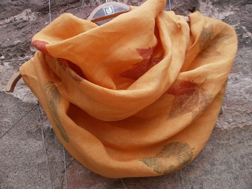 Lněný nákrčník s listy — foto 1